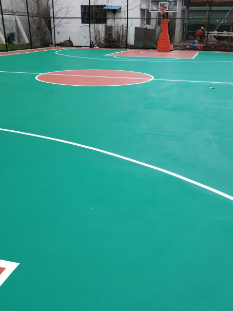 石家庄 球场长期使用易出现地面开裂